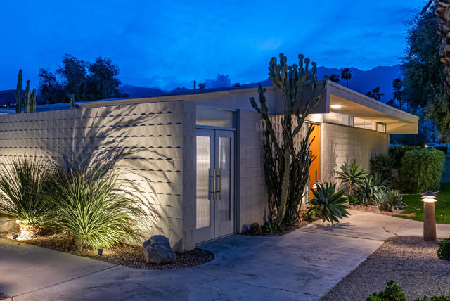 26 Lakeview Circle, Palm Springs CA: https://media.crmls.org/mediaz/57915cfe-90c8-4fe4-82a8-8944164d1e09.jpg