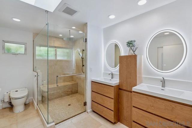7645 Caminito Coromandel, La Jolla CA: https://media.crmls.org/mediaz/57917295-230a-458a-a727-1dac795c0624.jpg