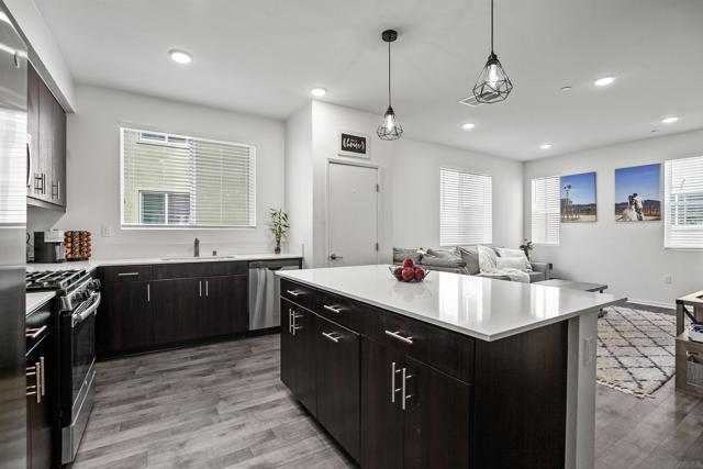 5402 Sand Arch Ln 199, San Diego CA: https://media.crmls.org/mediaz/579182a2-f9ec-426f-9cff-ed83a5a3661d.jpg