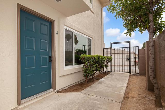 Detail Gallery Image 5 of 34 For 4514 Dawson Ave #4,  San Diego,  CA 92115 - 3 Beds | 2/1 Baths