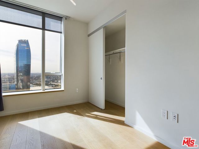 Image 8 of 16 For 889 Francisco Street 3801