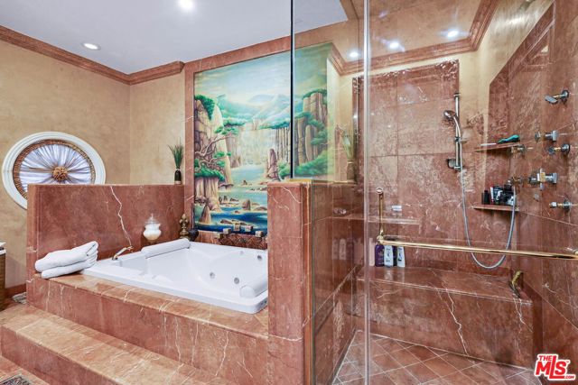 156 S Clark Drive, Beverly Hills CA: https://media.crmls.org/mediaz/57920d03-0718-4610-af4a-1532d045f1f9.jpg
