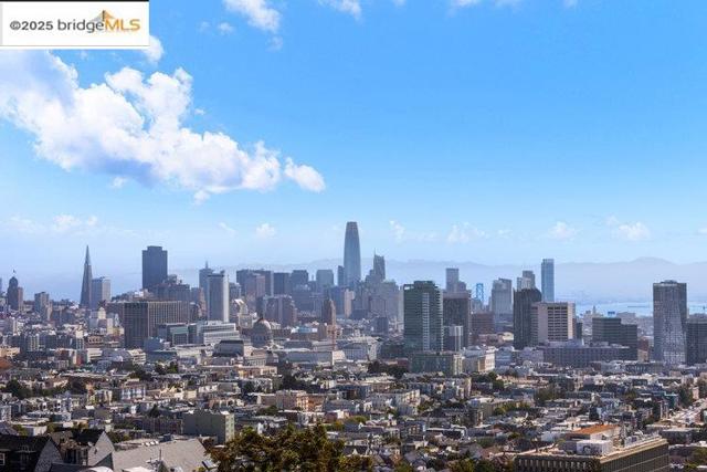 351 Buena Vista Ave E, San Francisco CA: https://media.crmls.org/mediaz/57922d87-3cac-4299-9773-423984115cd4.jpg