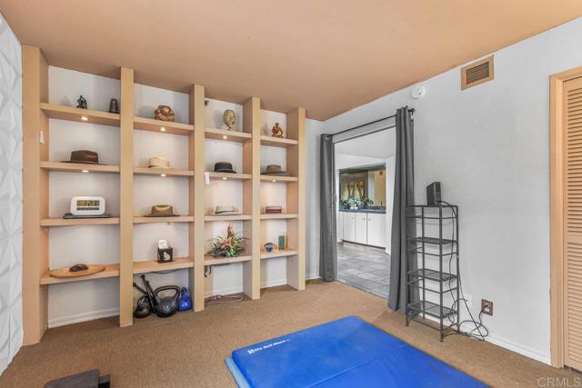 230 W Laurel Street, San Diego CA: https://media.crmls.org/mediaz/57924431-b230-4bc6-b8f9-fa683ea28995.jpg