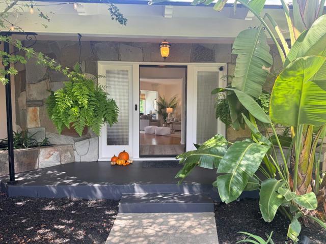 2602 N Louise, Santa Ana CA: https://media.crmls.org/mediaz/57928e35-66df-4523-835e-c55bab23441b.jpg