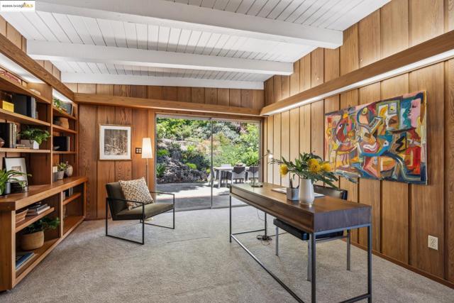 1 Garden Dr, Kensington CA: https://media.crmls.org/mediaz/579297d7-7227-40eb-a933-55d9c3377815.jpg