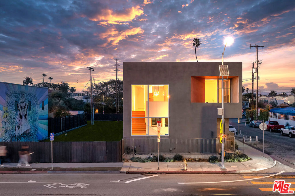 1015 Abbot Kinney Boulevard
