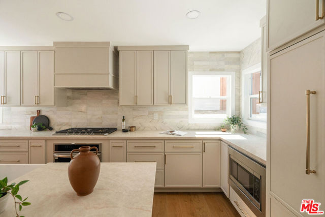 5103 Parkglen Avenue, Los Angeles CA: https://media.crmls.org/mediaz/5792f0db-2551-41fb-a437-7173d8eab03a.jpg