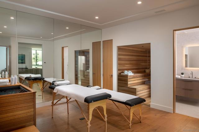 722 Amphitheatre Dr, Del Mar CA: https://media.crmls.org/mediaz/57934300-4a08-4b52-80a7-67d3f36903cc.jpg