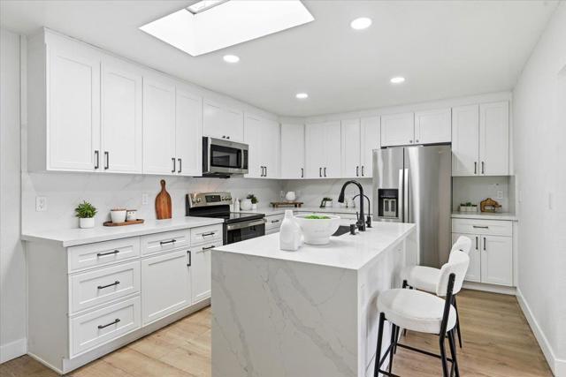 32915 Lake Erie Street, Fremont CA: https://media.crmls.org/mediaz/57934e92-6458-42eb-9fa4-f6a5c723a5d6.jpg