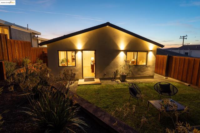 207 Cambridge Ave, Kensington CA: https://media.crmls.org/mediaz/5793f234-0c89-4c7e-add5-04b0ec7a5429.jpg