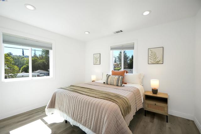 3254 Keith Ave, Castro Valley CA: https://media.crmls.org/mediaz/57946791-716b-4e5c-b46c-1843f71908ee.jpg