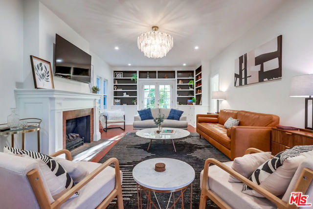 1607 N Vista Street, Los Angeles CA: https://media.crmls.org/mediaz/5794710d-e660-405f-9684-6e437cd76ded.jpg