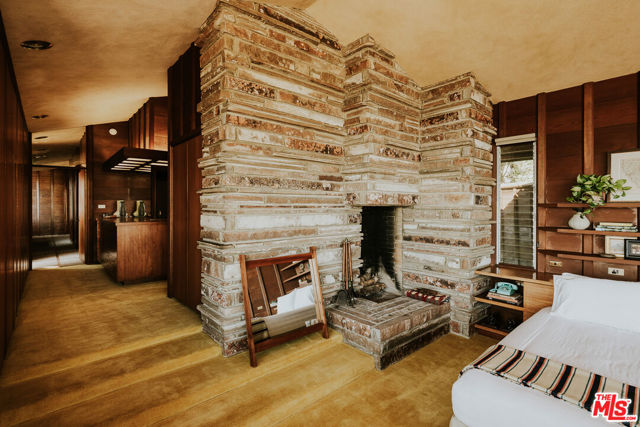 8 Sea Cove Drive, Rancho Palos Verdes CA: https://media.crmls.org/mediaz/5794a00e-eb04-4406-a7a5-60b70f811ab3.jpg