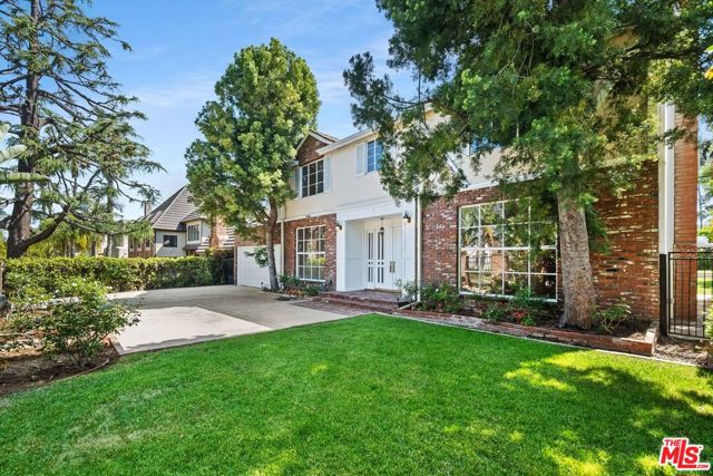 517 N Elm Drive, Beverly Hills CA: https://media.crmls.org/mediaz/5794b25f-66bc-4518-a837-6ea7afd91ecb.jpg