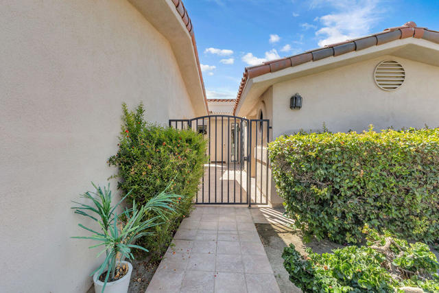 78565 Vista Del Fuente, Indian Wells CA: https://media.crmls.org/mediaz/5794d2ca-6475-4fd0-9d09-44cf75daf802.jpg