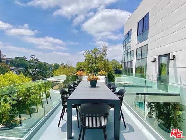 2746 Rinconia Drive, Los Angeles CA: https://media.crmls.org/mediaz/5795124e-39df-4164-86c2-38f8c2f8ab7f.jpg