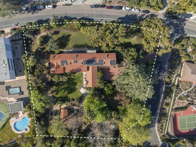 2665 Idle Hour Lane, La Jolla CA: https://media.crmls.org/mediaz/57953f39-e8c1-48e2-9b70-12f76d4bb79a.jpg