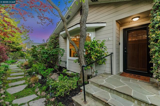 1834 Ivanhoe Ave, Lafayette CA: https://media.crmls.org/mediaz/5795796f-aedc-4179-98be-02a26a9fdeab.jpg
