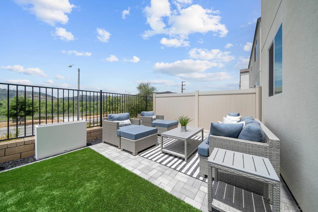 MLS #250029425SD img 17