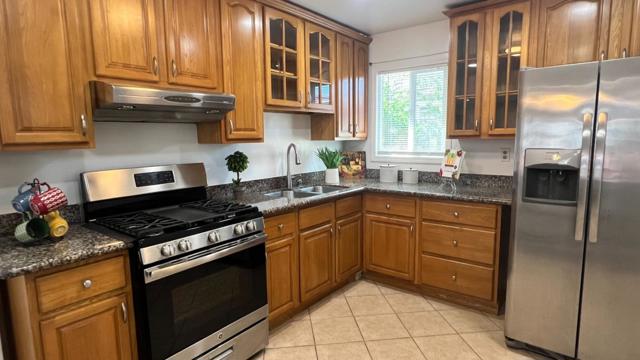 15958 Via Descanso, San Lorenzo CA: https://media.crmls.org/mediaz/5796c785-8eac-4948-860d-067aac81acd6.jpg