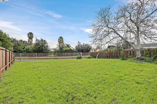 36517 Cherry St, Newark CA: https://media.crmls.org/mediaz/57979139-3f65-49a7-a858-67037918b88c.jpg
