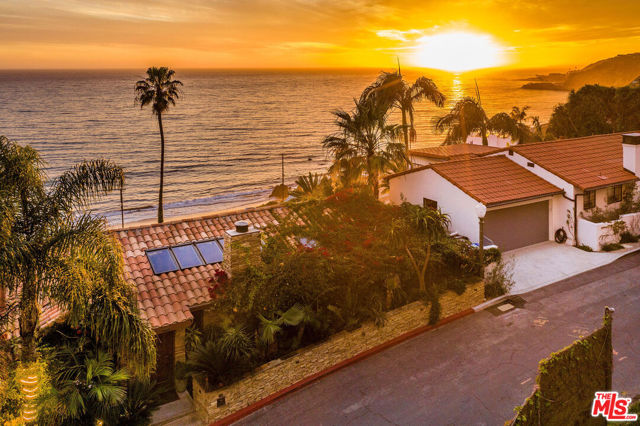 17810 Castellammare Drive, Pacific Palisades CA: https://media.crmls.org/mediaz/5797d440-b0f5-40b1-a91d-f4b9bf3b41b8.jpg