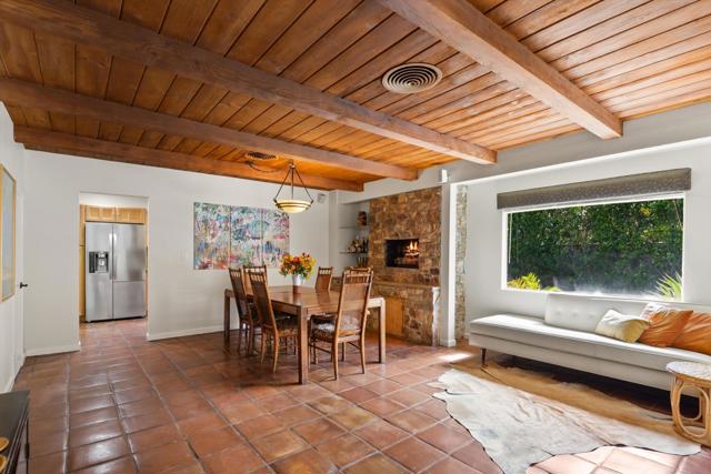 1387 E Verbena Drive, Palm Springs CA: https://media.crmls.org/mediaz/5797dc6a-6e1f-4bc5-abd3-02be1d73a97c.jpg