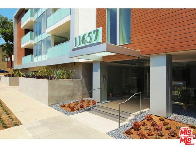 11657 Chenault Street, Los Angeles CA: https://media.crmls.org/mediaz/57984f67-7b07-480b-8fe4-47cd42817cdc.jpg