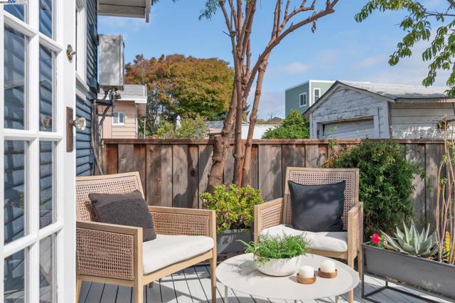 951 Madison St, Albany CA: https://media.crmls.org/mediaz/5798c23a-a9cd-4cc2-93cc-edbdfdbcc852.jpg