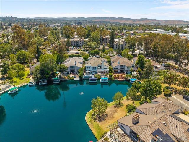 22682 S Canada Ct, Lake Forest CA: https://media.crmls.org/mediaz/5798c8ac-cce8-463d-8844-efb32a6d53a0.jpg