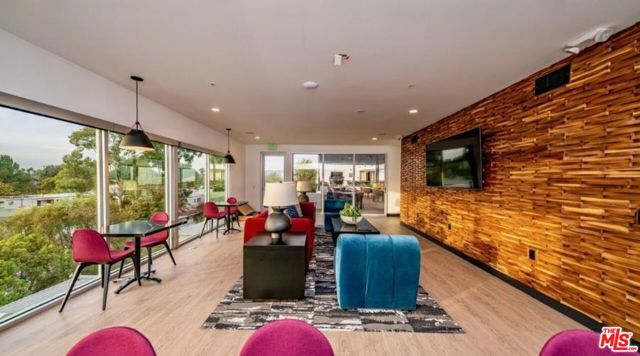 11036 Moorpark Street, Los Angeles CA: https://media.crmls.org/mediaz/57995500-f8f4-4174-9feb-11f41f5017fa.jpg