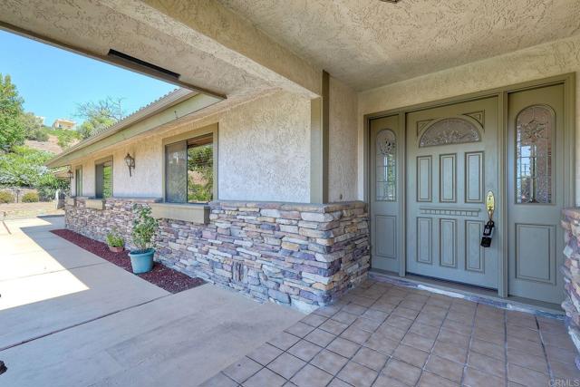 1650 Elevado Road, Vista CA: https://media.crmls.org/mediaz/5799f918-9cf1-4856-b227-0b41906257bc.jpg