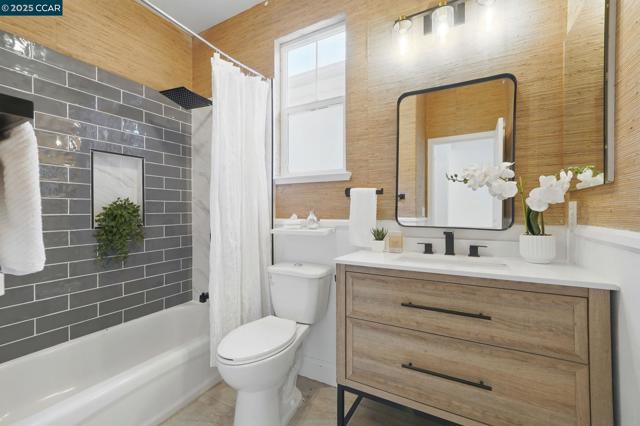 10708 Prince Royal Ct, Oakland CA: https://media.crmls.org/mediaz/579a6a10-f7d3-474e-b9f2-2a0b5d6370dc.jpg
