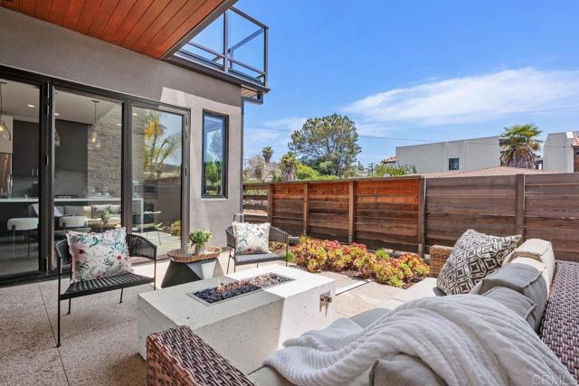 731 Valley Avenue, Solana Beach CA: https://media.crmls.org/mediaz/579a8e19-c7fb-4e4a-b800-a8ae79a2675c.jpg