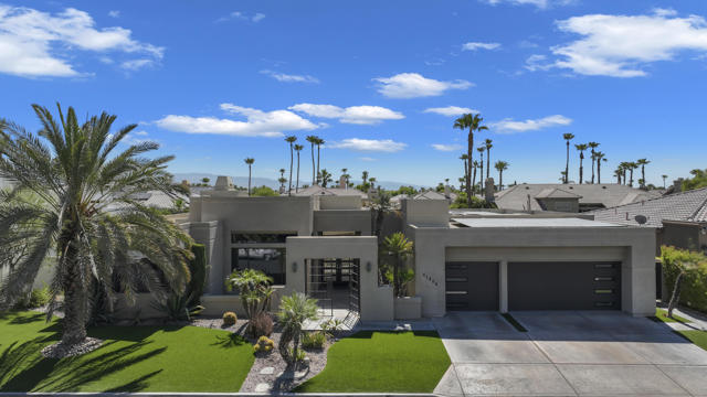 41800 Jones Drive, Palm Desert CA: https://media.crmls.org/mediaz/579a92f5-2fd6-4382-9097-e5294669623d.jpg