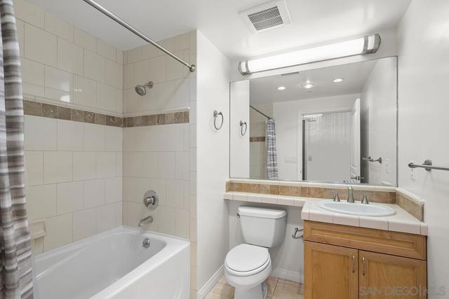 555 Front Street, San Diego CA: https://media.crmls.org/mediaz/579b1fb0-656b-462f-904f-4e5c6de58ce2.jpg