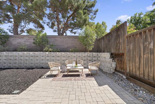 721 Woodmeadow Pl, Oakley CA: https://media.crmls.org/mediaz/579b4486-46c6-4f0f-a1b5-61563f40ad14.jpg