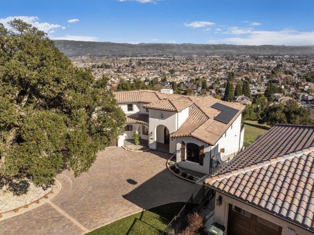 8772 Foxglove Court, Gilroy CA: https://media.crmls.org/mediaz/579b4f8e-fc0f-414e-9b39-113050259129.jpg