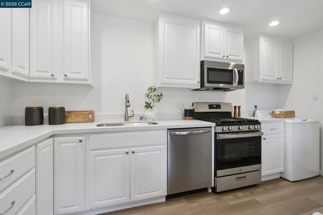 1467 Cape Cod Way, Concord CA: https://media.crmls.org/mediaz/579bdd75-ca0f-42cc-8cc0-7c228da99ab6.jpg