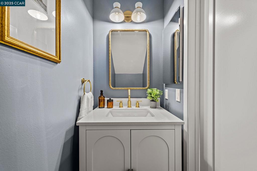 https://media.crmls.org/mediaz/579bffed-69f2-4bbc-b776-bf823be4a102.jpg?preset=X-Large