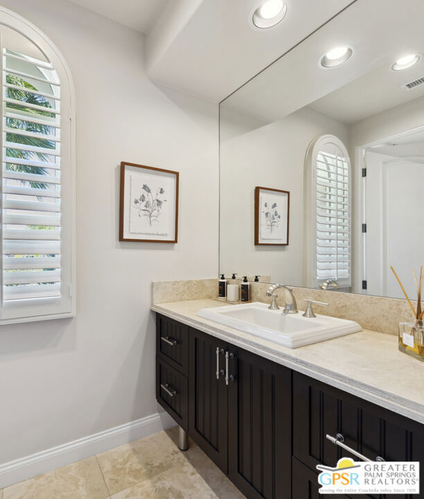 27 Cassis Circle, Rancho Mirage CA: https://media.crmls.org/mediaz/579c5964-20ea-4f02-b6d8-aa992ad4dbd7.jpg