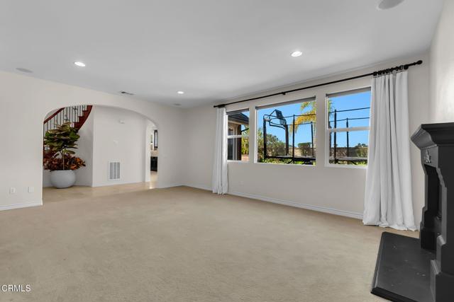 Detail Gallery Image 14 of 64 For 821 Somera Ct, Simi Valley,  CA 93065 - 5 Beds | 4/1 Baths