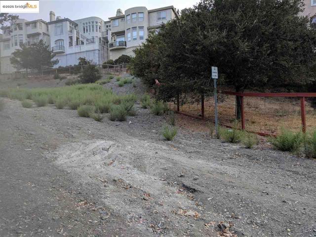 0 Redwood Rd, Oakland CA: https://media.crmls.org/mediaz/579cf856-2475-41fa-b71c-933b1534f61d.jpg