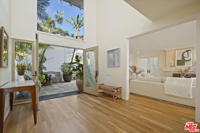 26908 Malibu Cove Colony Drive, Malibu CA: https://media.crmls.org/mediaz/579d2ab5-6916-4e7e-b3c7-985c6fec86b2.jpg