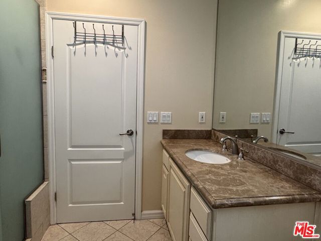 458 S Clark Drive, Beverly Hills CA: https://media.crmls.org/mediaz/579d3fba-6f24-4fb2-8bb7-8091b2a6bd72.jpg