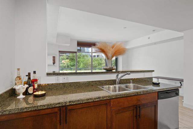 206 Park Blvd, San Diego CA: https://media.crmls.org/mediaz/579ea9d5-bb0f-4189-8020-685655af9927.jpg