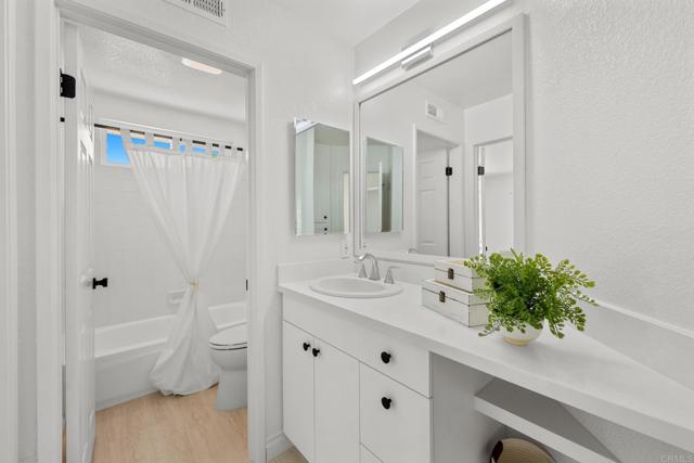 1421 Corte Clasica, San Marcos CA: https://media.crmls.org/mediaz/579f3fdf-ab04-451d-a85a-cfc2ed136a5b.jpg