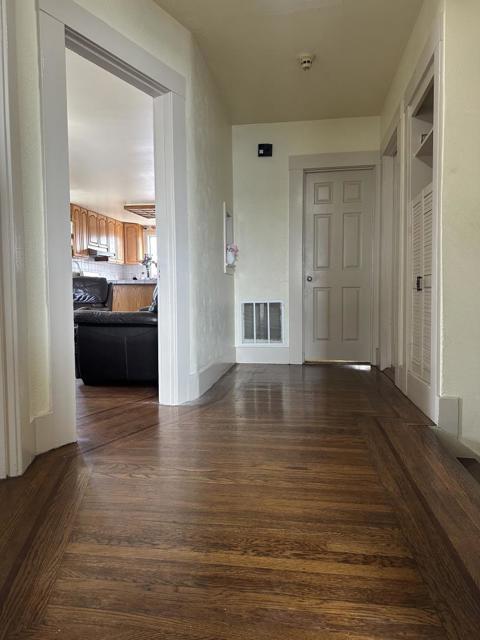 301 Hanover Street, San Francisco CA: https://media.crmls.org/mediaz/579f525d-c515-4a81-aece-6cb768d020b6.jpg