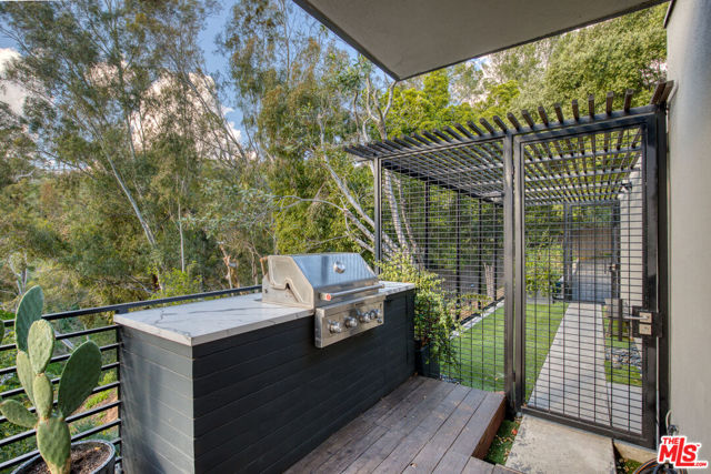 1280 Glen Oaks Boulevard, Pasadena CA: https://media.crmls.org/mediaz/579f7e3e-8d67-4094-9ede-18beea137c27.jpg